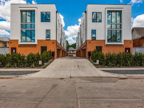 3909 Hawthorne Ave